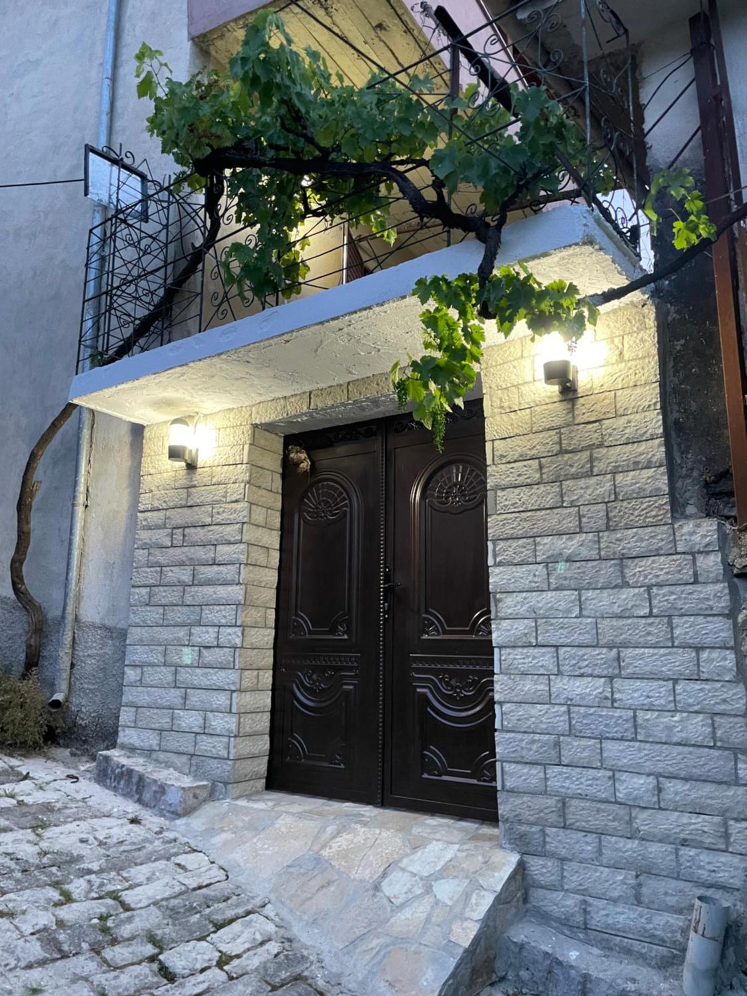 Luigi Guest House Gjirokastër Extérieur photo