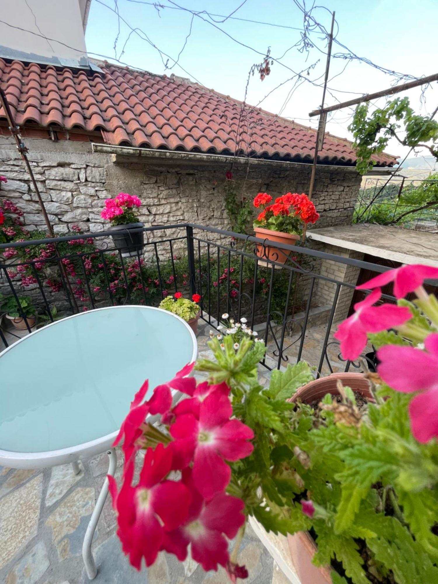 Luigi Guest House Gjirokastër Extérieur photo