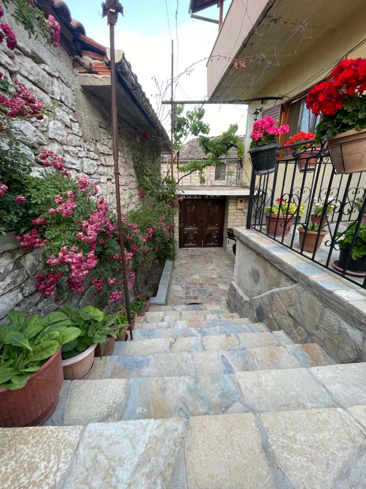 Luigi Guest House Gjirokastër Extérieur photo